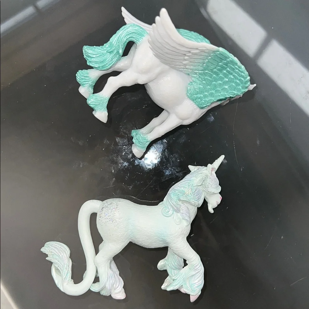 🦄Fantasy Lot of 2 Unicorns Horse Pegasus Winged Horse by Papo & Schleich Bayala
